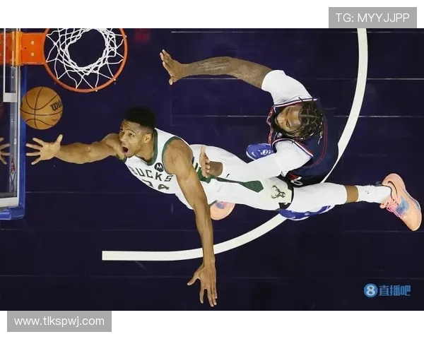 卡梅隆托马斯表现亮眼16分钟内贡献8分2板4助引关注